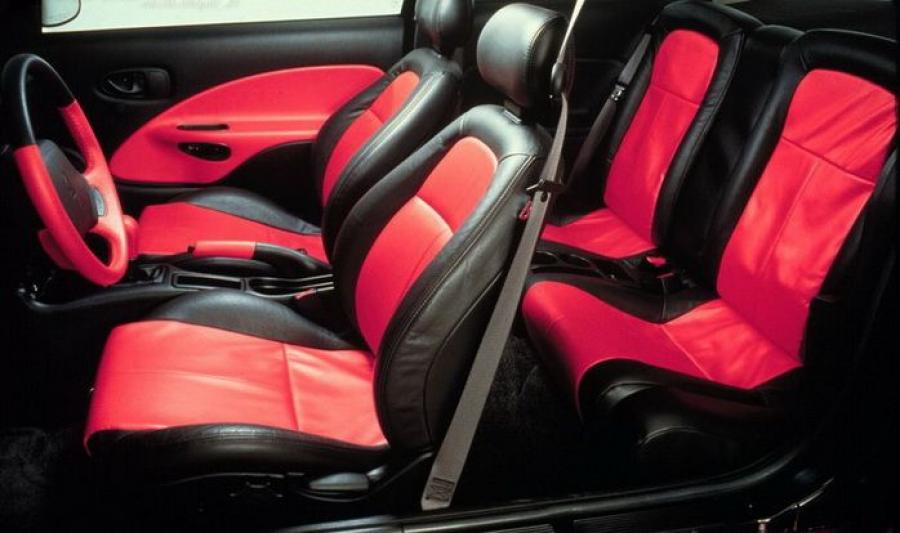 Интерьер Saturn SC Performance Concept 1999 года  (фото 2 из 2)